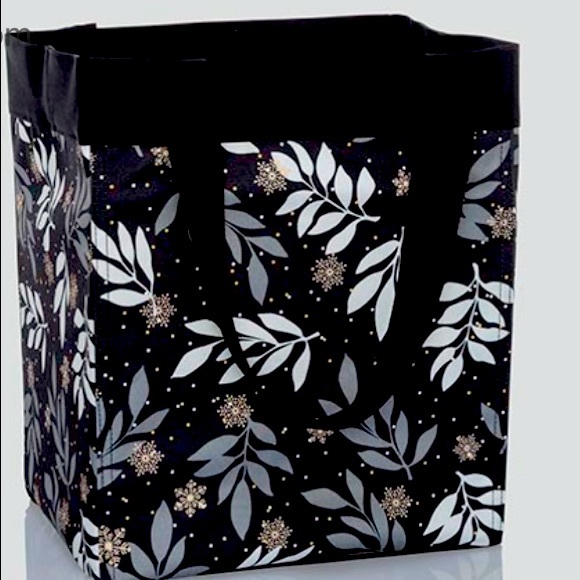 thirty-one Handbags - NWT THIRTY-ONE Essential Tote